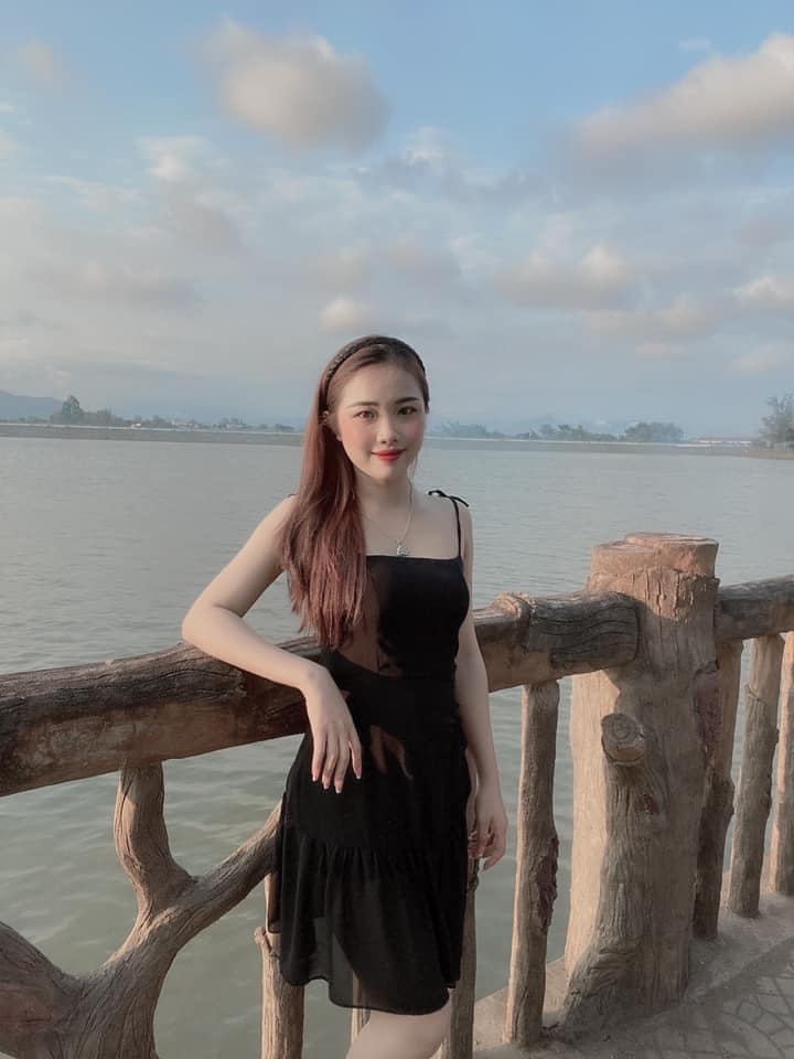 Ảnh Mạng Gái Xinh Học Sinh Hiện Tượng Mạng Xã Hội Việt Nam Đang Gây Tranh Cãi Dữ Dội